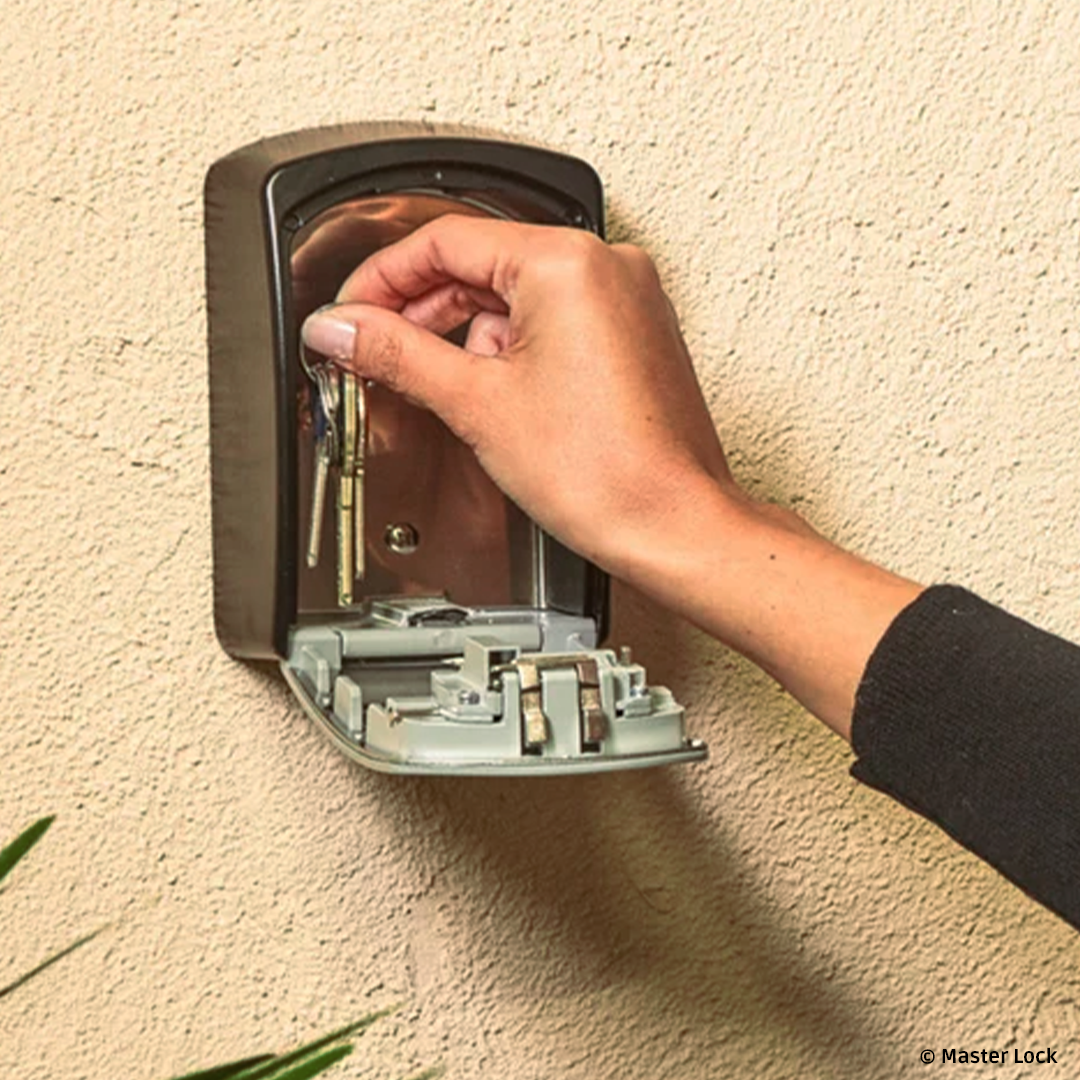schloss, schlüsselschlitz, außentor, elektronisches rückstauck?, briefkasten defekt