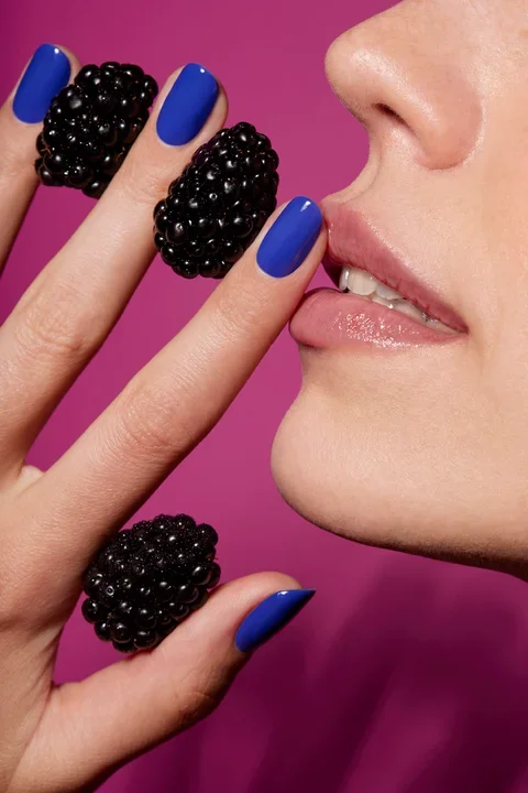 Nagellack, Blaue Nägel, Maniküre, Brombeeren, Nahaufnahme