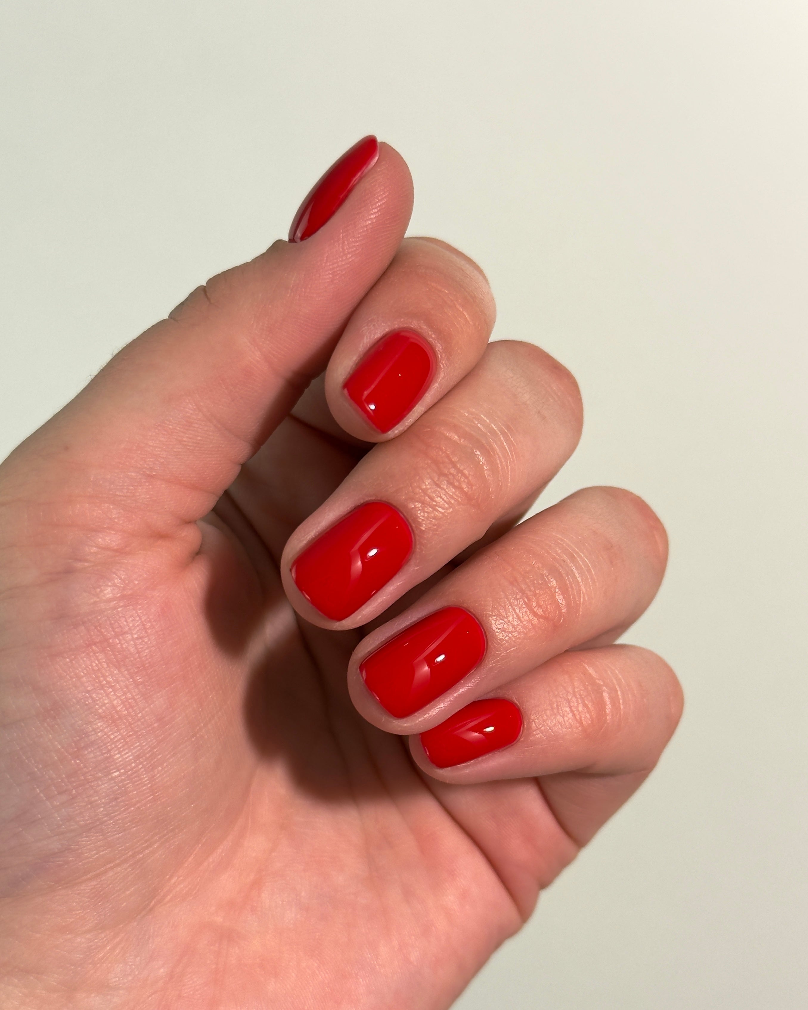 Nagellack, Rote Nägel, Nagellackierung, Maniküre, Nägelpflege