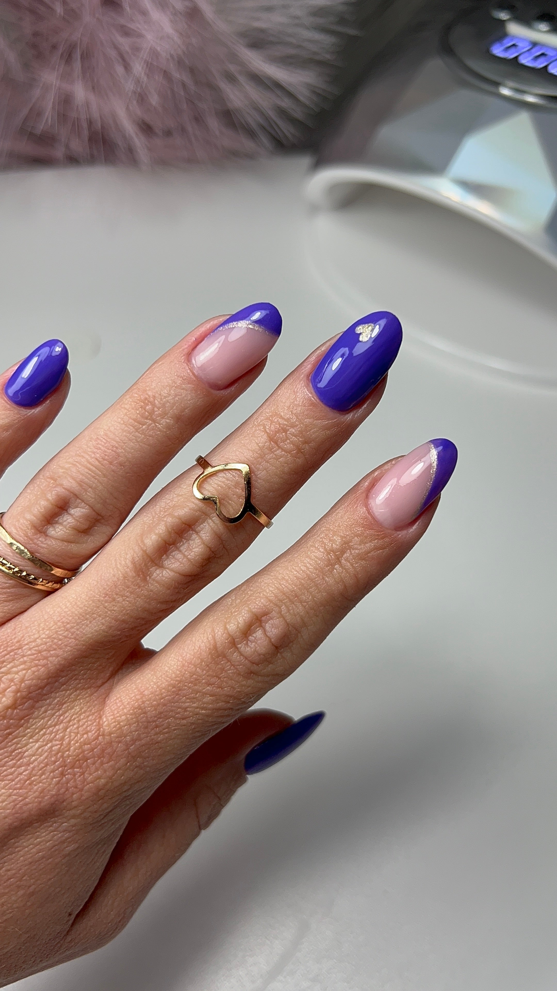 Nageldesign, Lila Nägel, French Tip, Nagelkunst, Ringzubehör