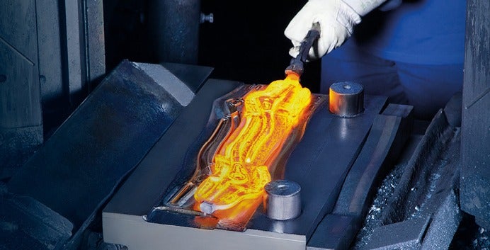 Metallgießen, Gussprozess, glühendes Metall, heißes Metall, Gießanlage