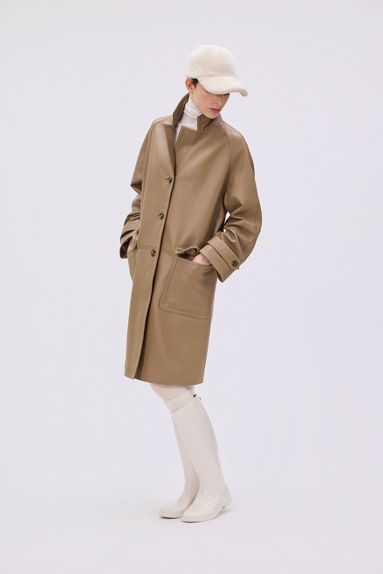 Lederlook-Mantel, Knielanger Mantel, Taupe, Knopfleiste, Große Taschen