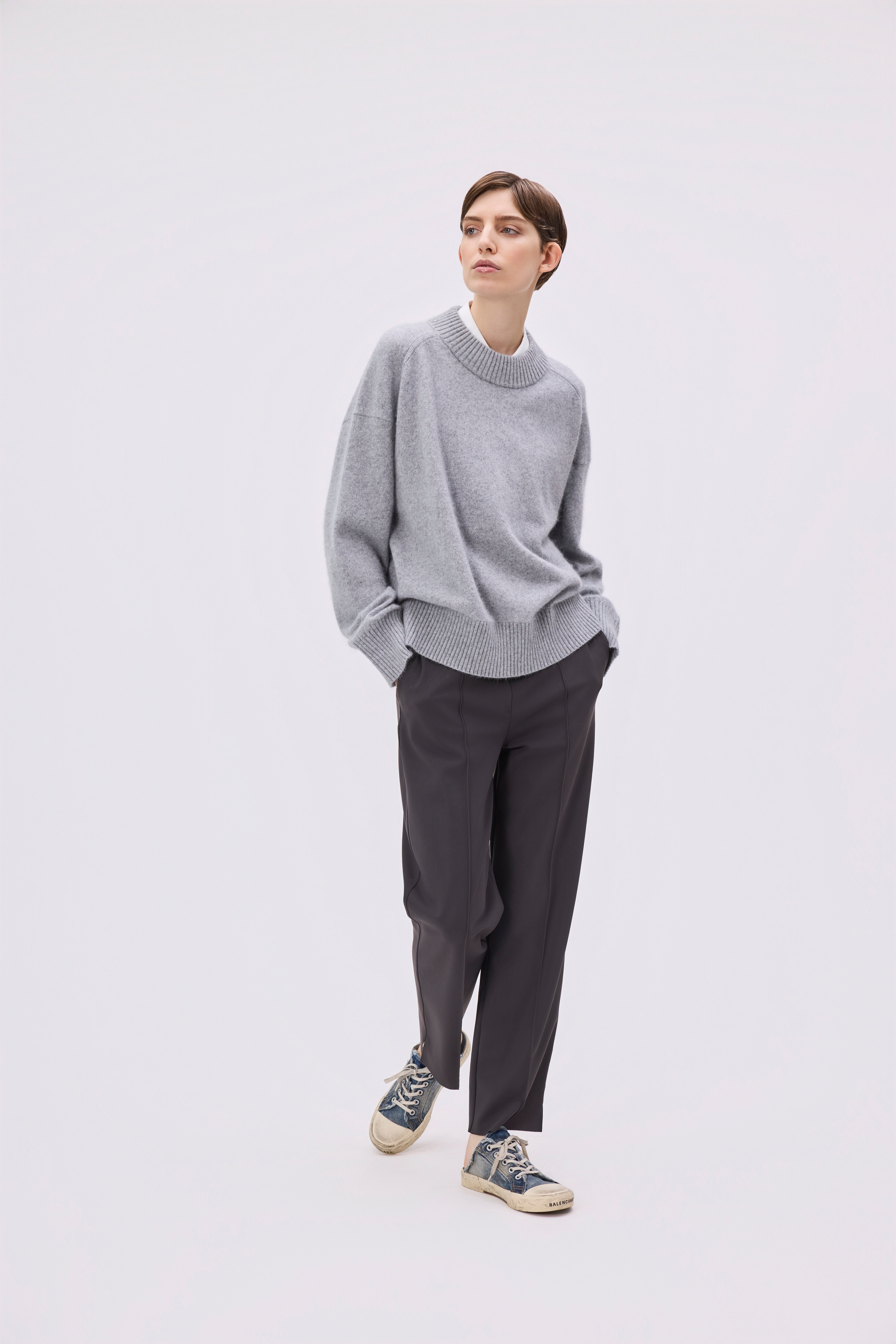 Pullover, Großzügiger Schnitt, Kernfarbe Grau, Wollpulli, Hosen gerades Bein