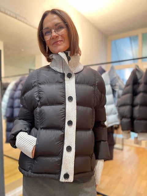 Steppjacke, schwarz, Strickkragen, Knopfleiste, Steppmuster