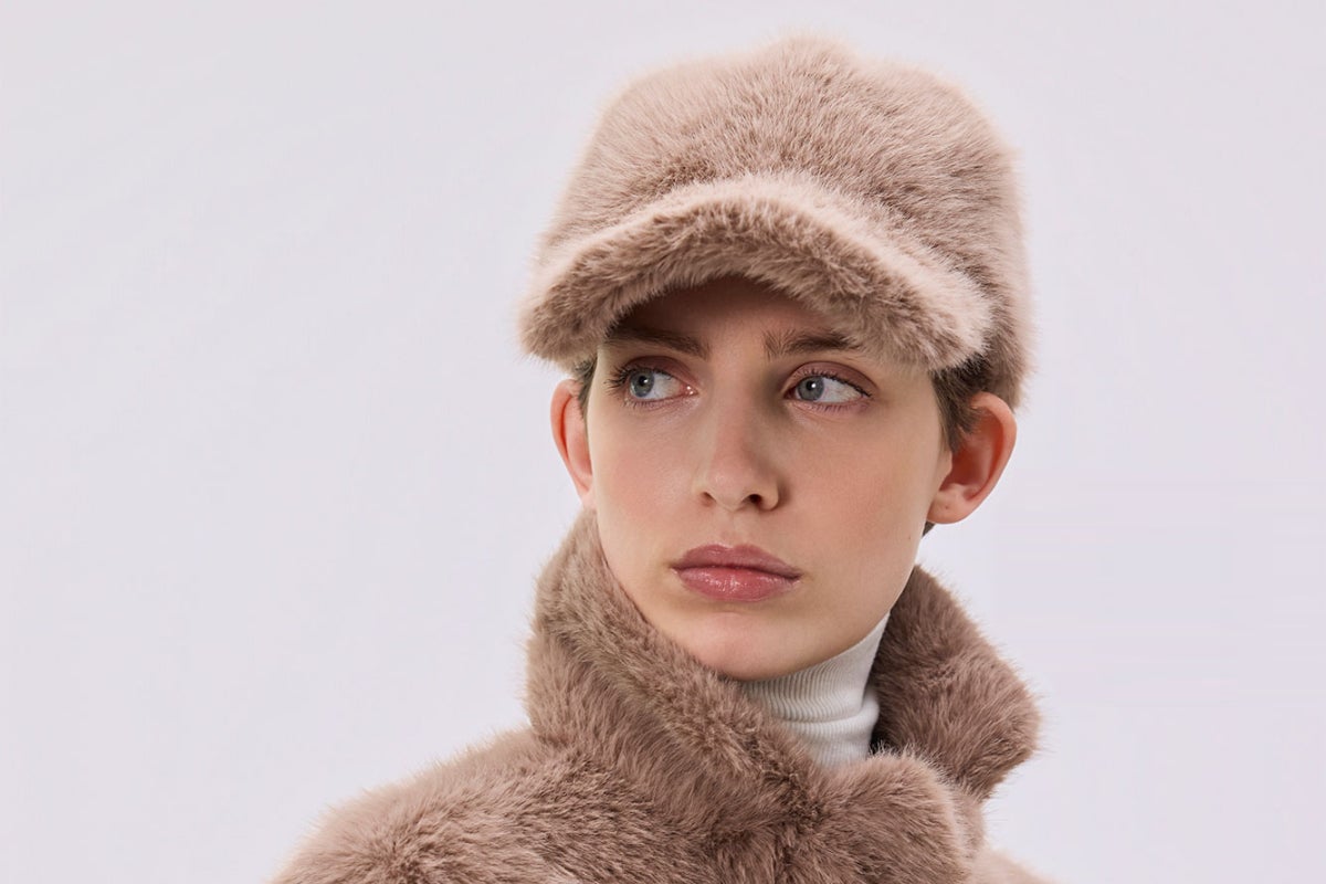 Fellhut aus Fauxfell, Mütze, Fellhut, neutrales Beige, Rollkragenjacke
