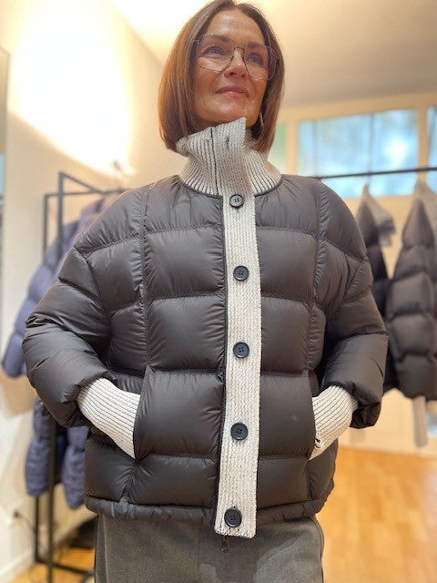 Steppjacke, Dunkelbraun, Steppmuster, Strickkragen, Knopfleiste